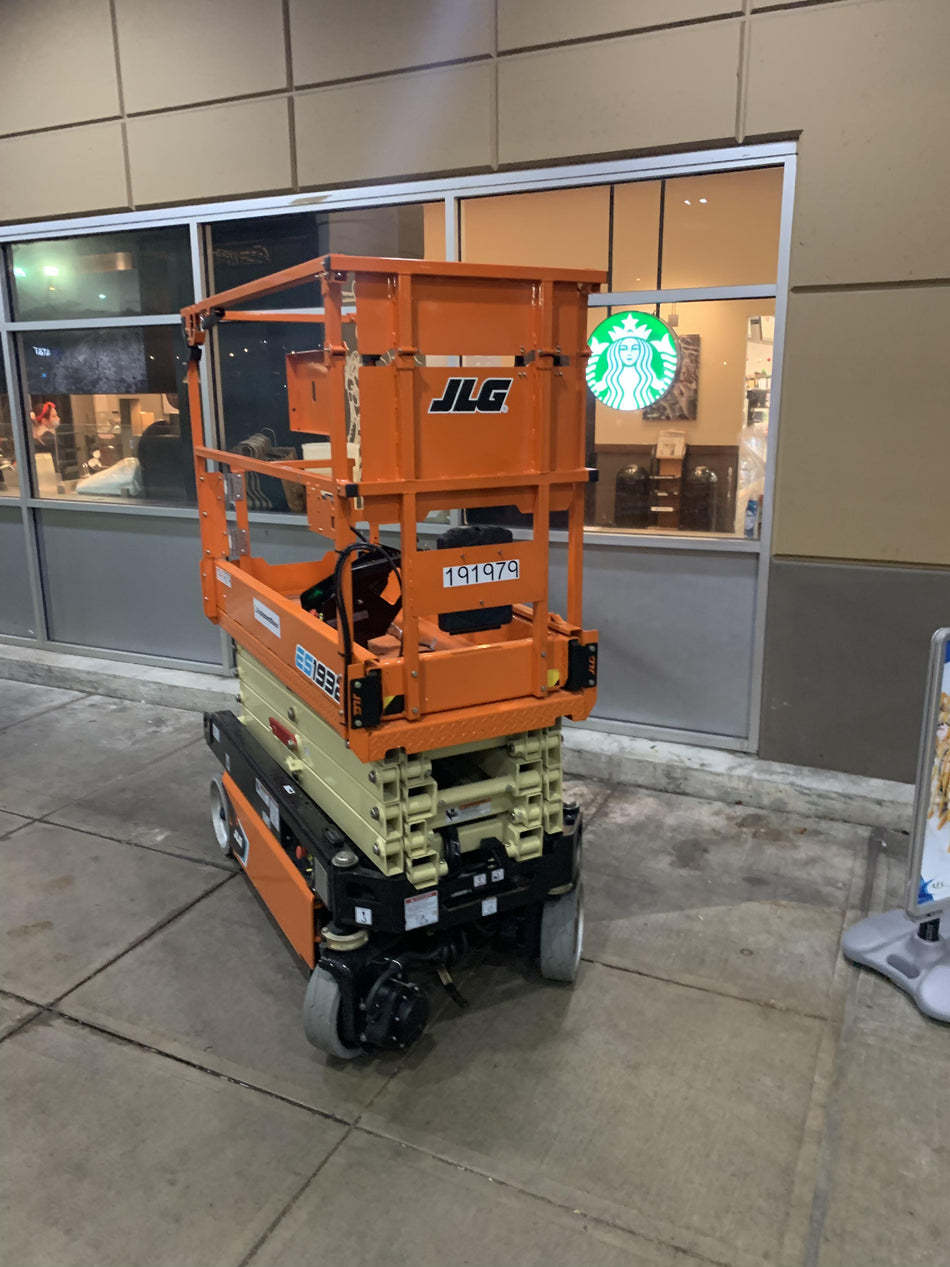 2021 JLG ES1932