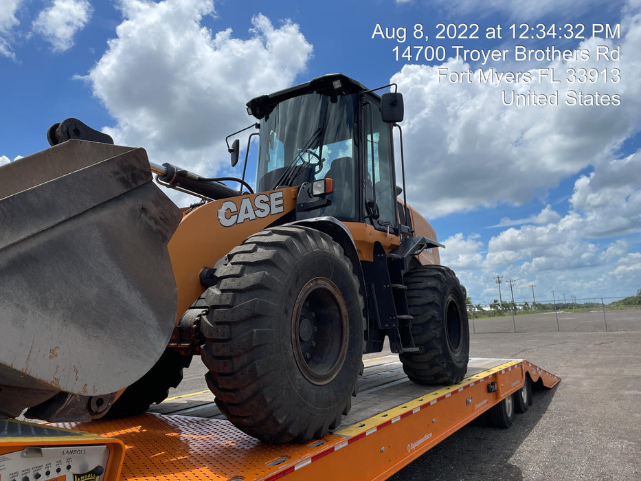 2018 Case 621G CLOSED CAB, JRB 416 STYLE HYD COUPLER