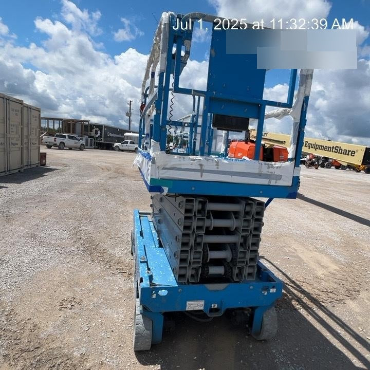 2019 Genie GS-4047 Folding rails with half height swing gate