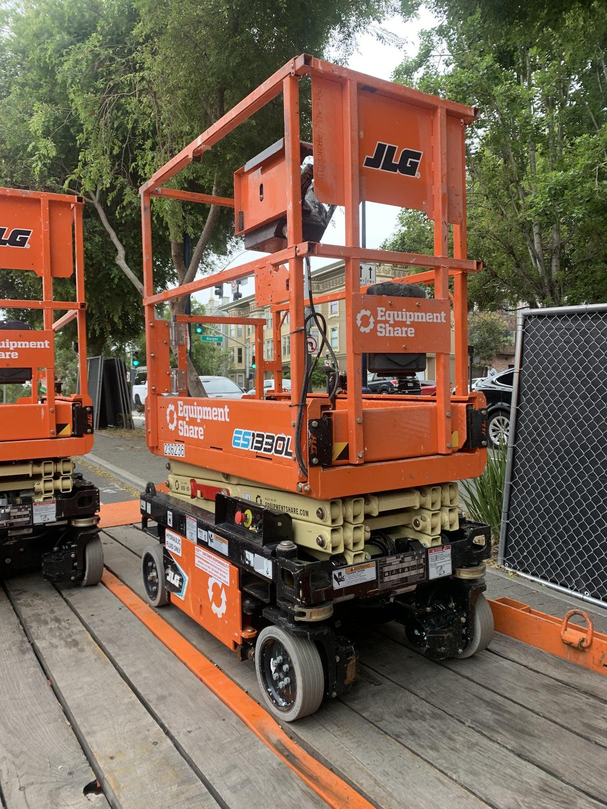 2022 JLG ES1330L