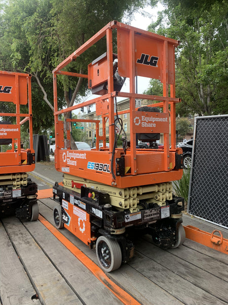 2022 JLG ES1330L