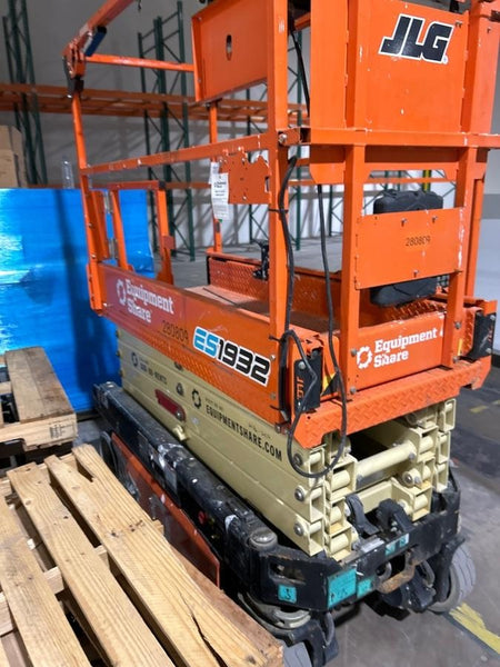 2022 JLG ES1932