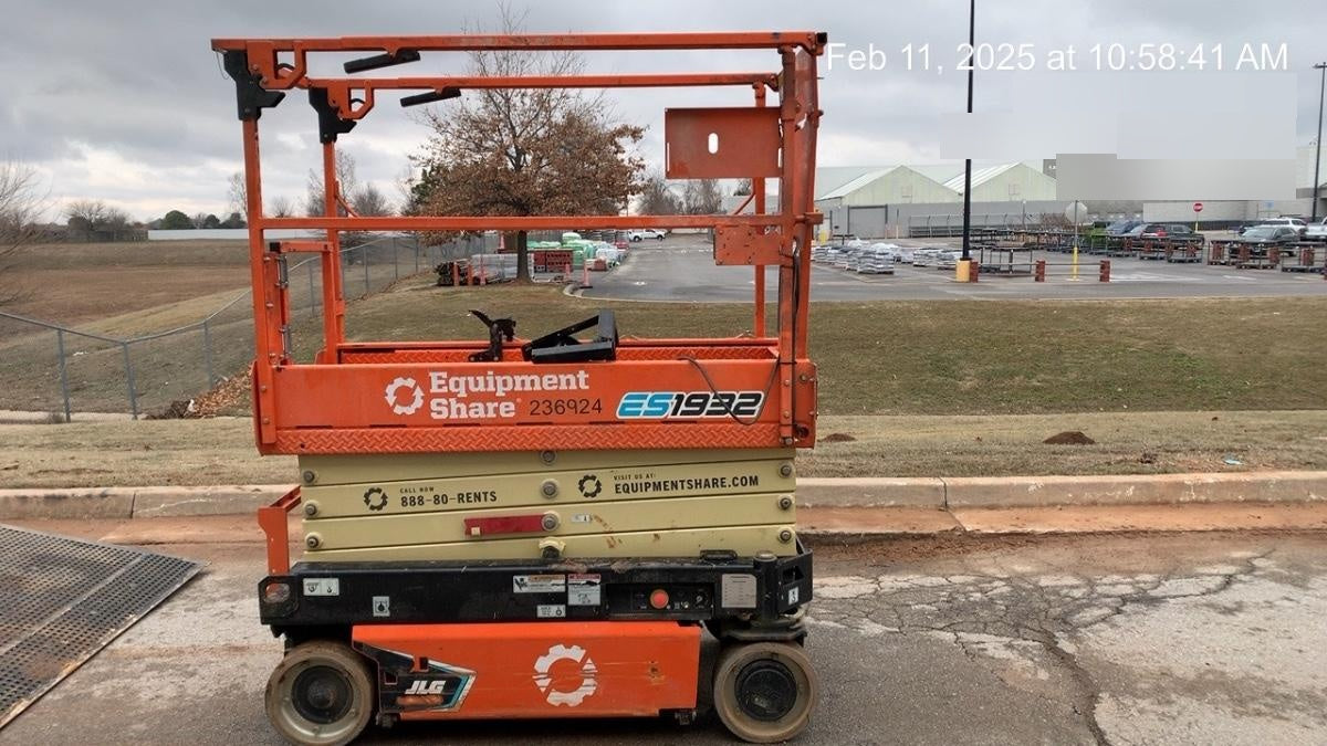 2022 JLG ES1932