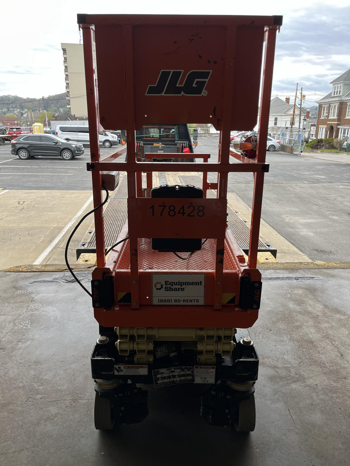 2021 JLG ES1330L