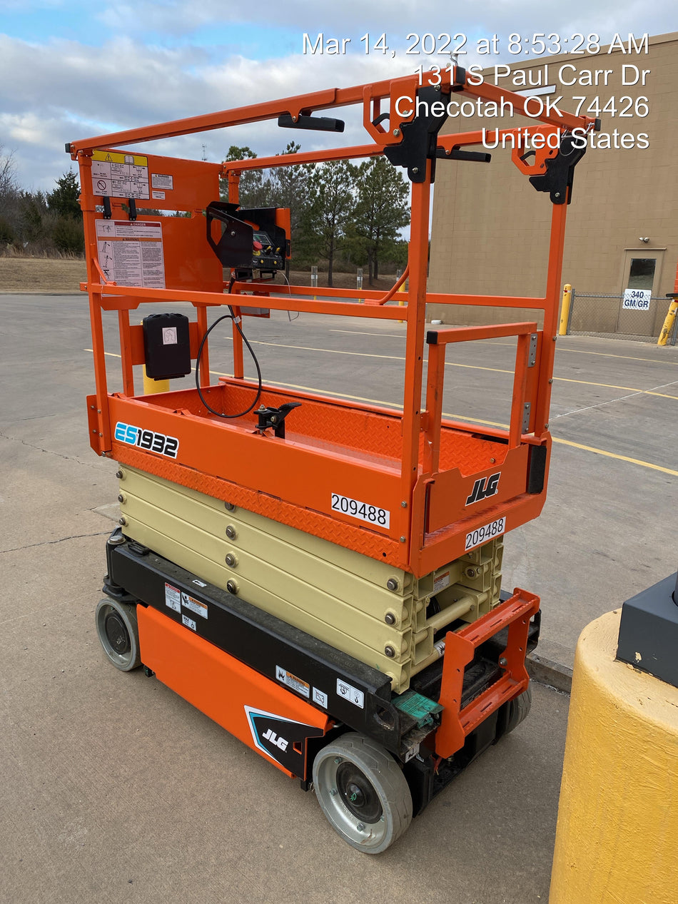 2022 JLG ES1932