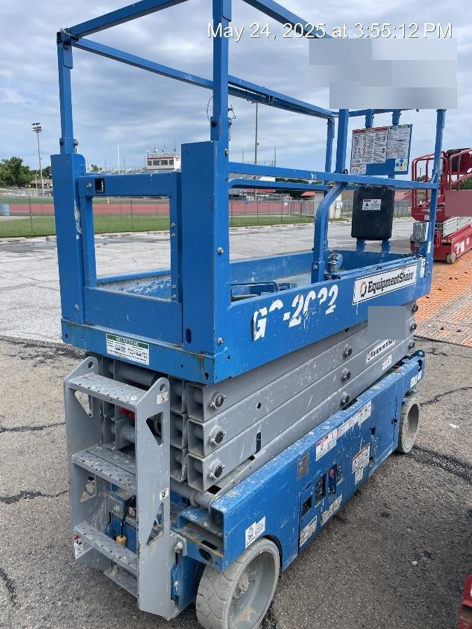 2020 Genie GS-2632 Solid NM Tires, Folding Rails with half-height swing gate, Beacon