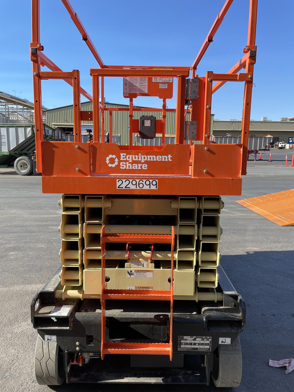 2022 JLG ES3246