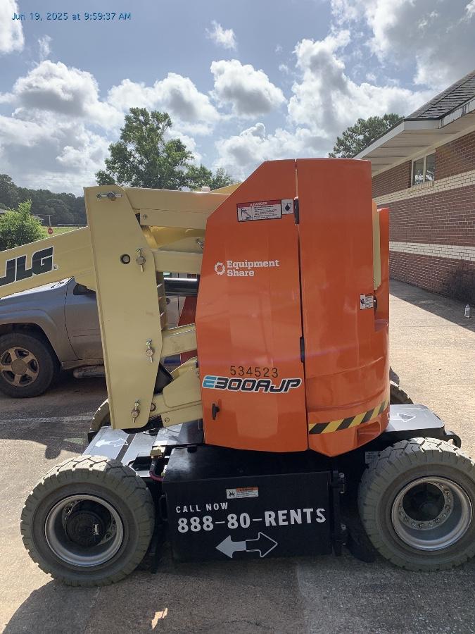 2025 JLG E300AJP