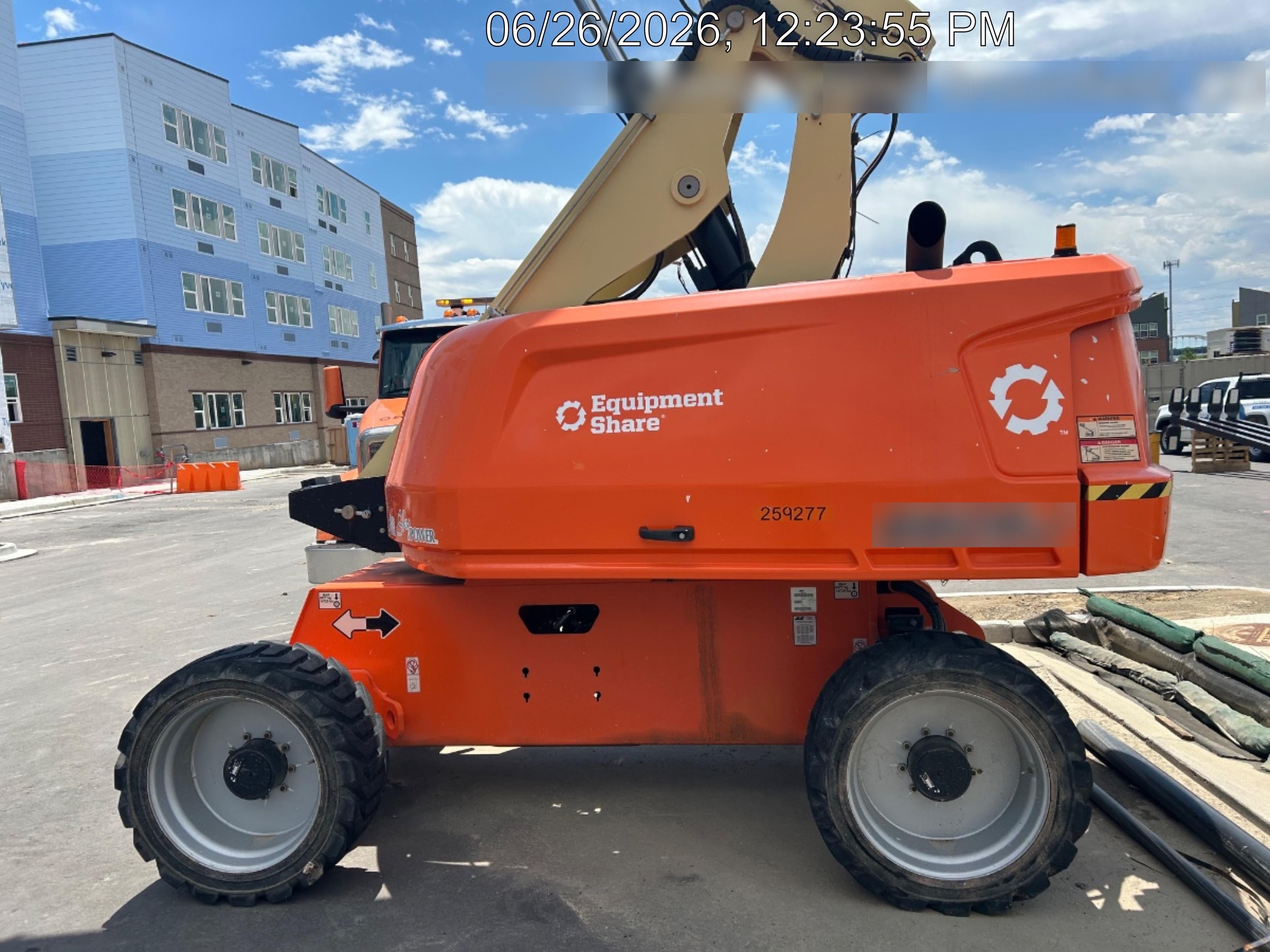 2022 JLG 660SJ