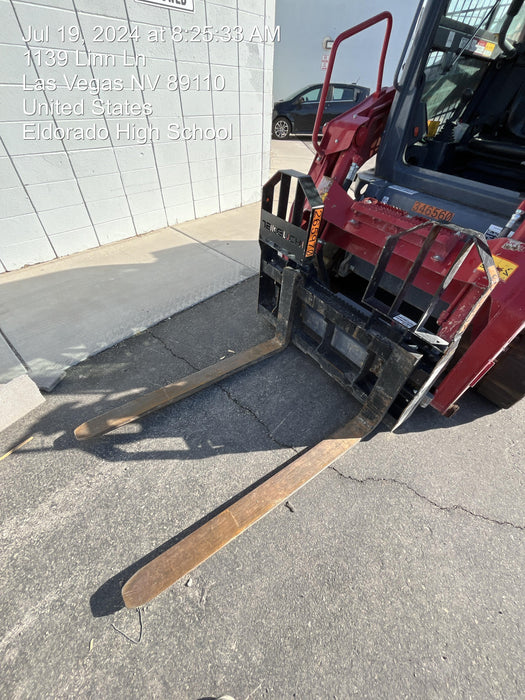 2021 TAKEUCHI 48" Pallet Forks - Takeuchi