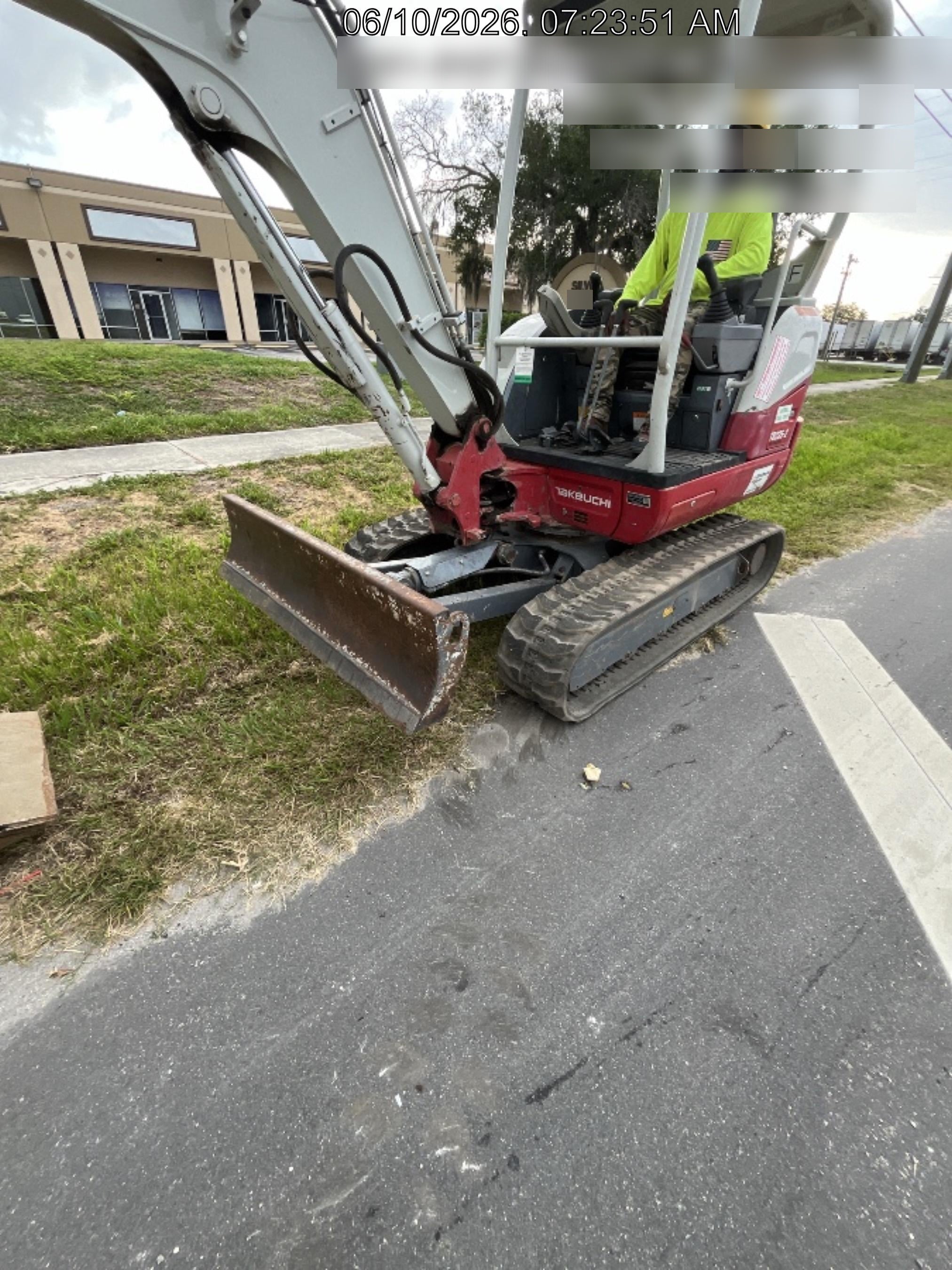 2022 TAKEUCHI TB235-2R