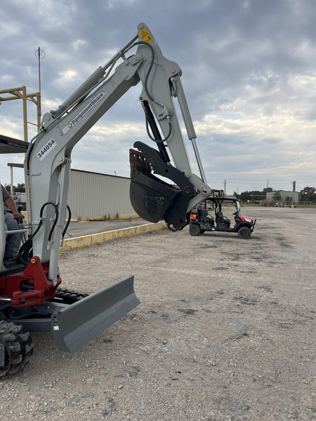 2023 TAKEUCHI TB235-2R