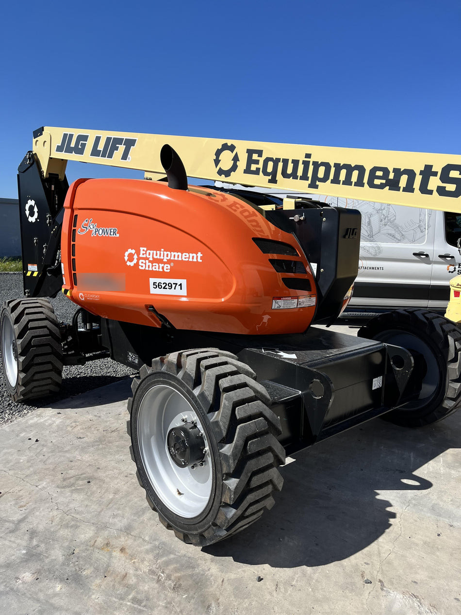 2025 JLG 600AJ