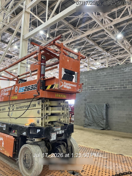 2023 JLG ES2632