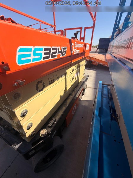 2022 JLG ES3246