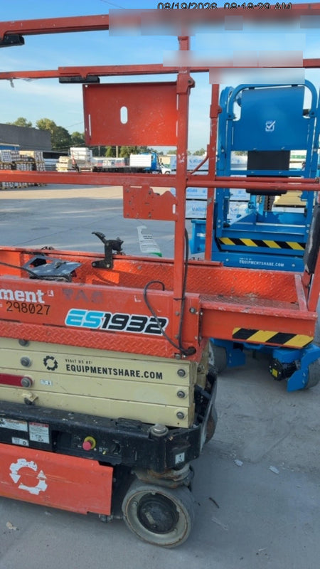 2023 JLG ES1932