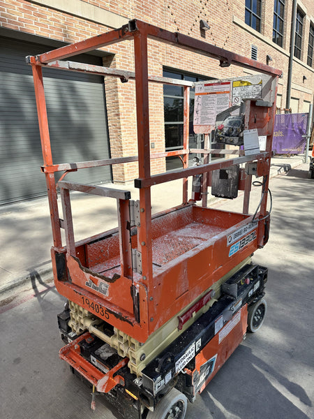 2021 JLG ES1330L