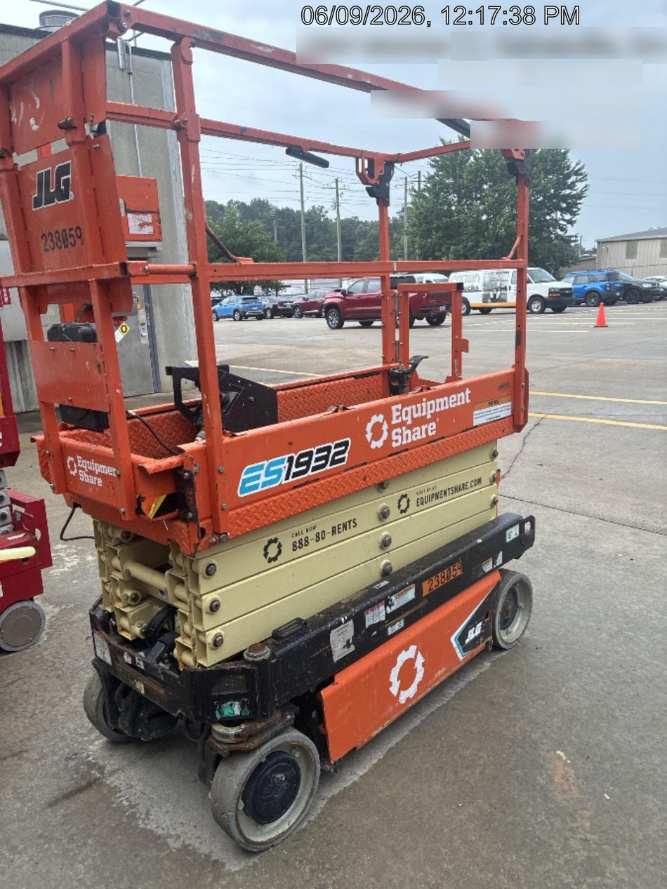 2022 JLG ES1932