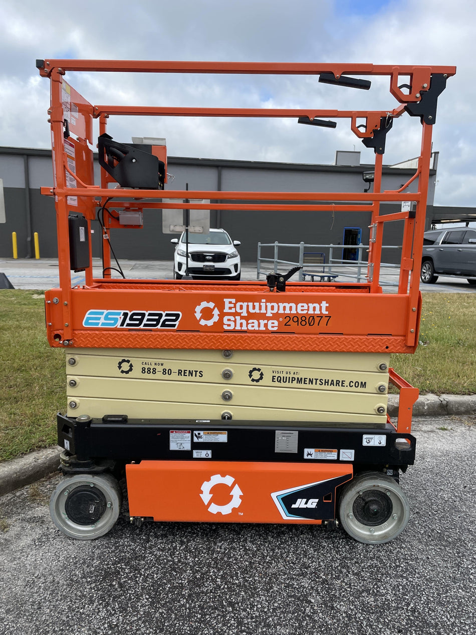 2023 JLG ES1932