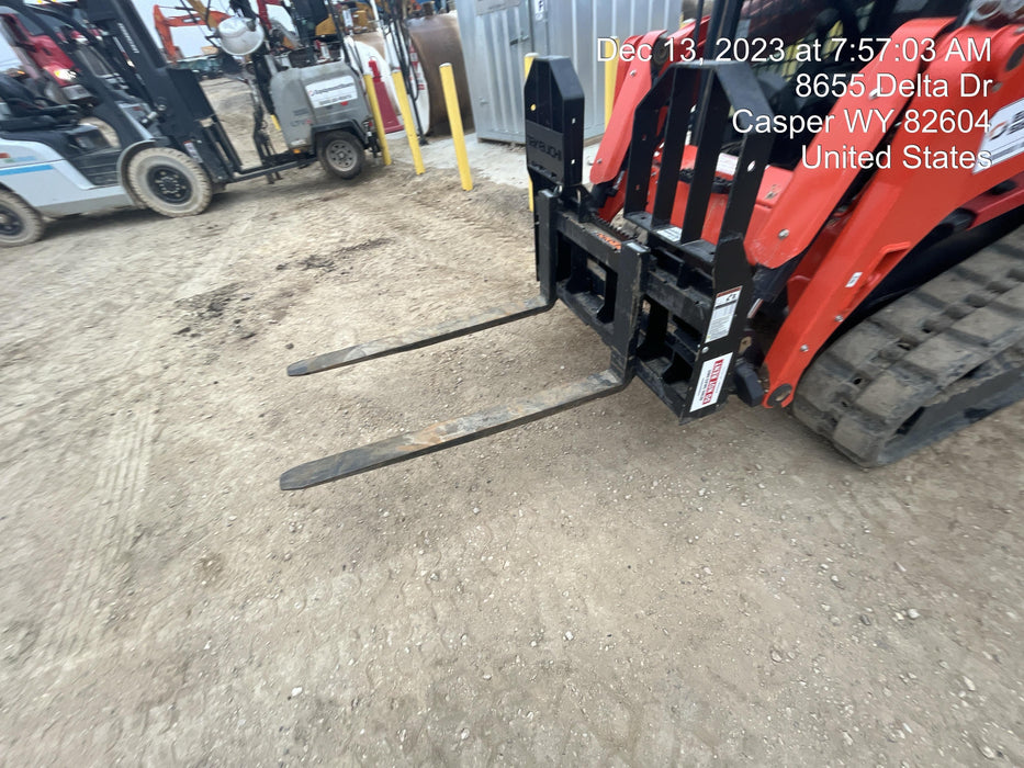2022 TAKEUCHI 48" Pallet Forks - Takeuchi