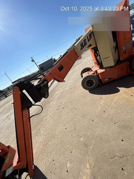 2019 JLG E300AJP