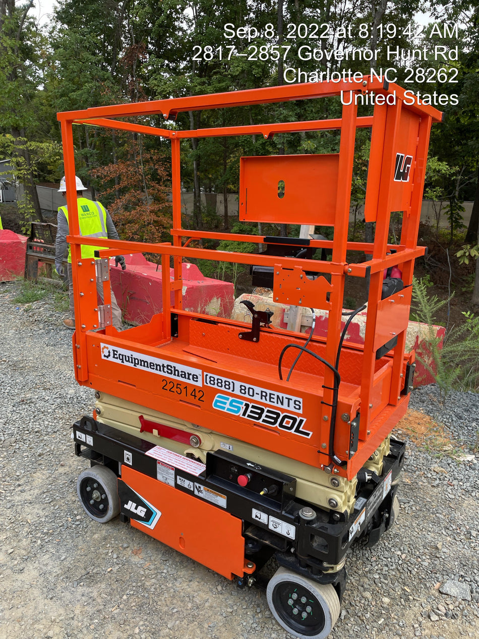 2022 JLG ES1330L