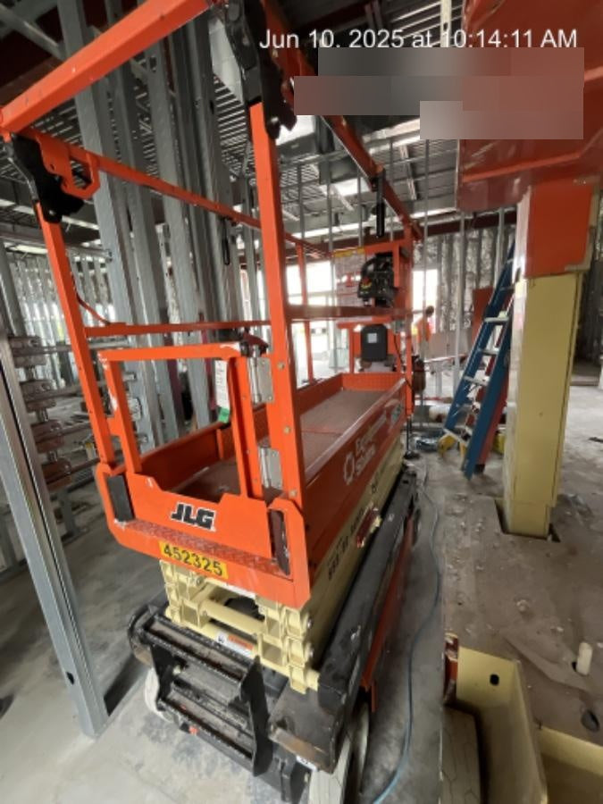 2024 JLG ES1932