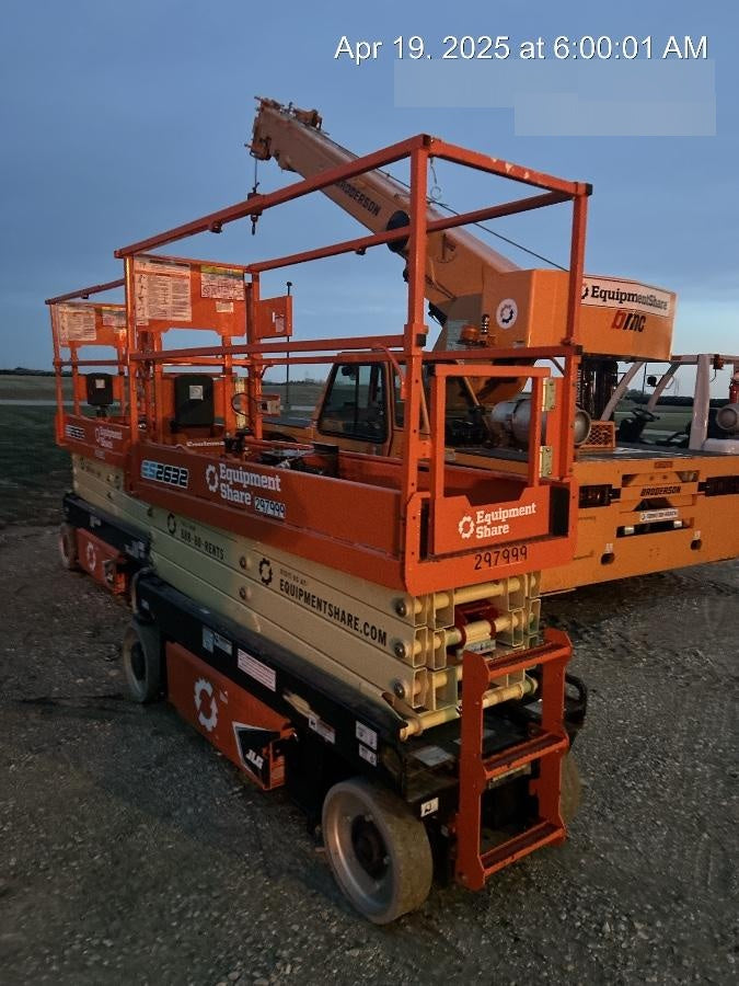 2023 JLG ES2632