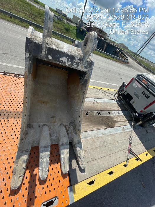 2017 CASE 36" Bucket - Case