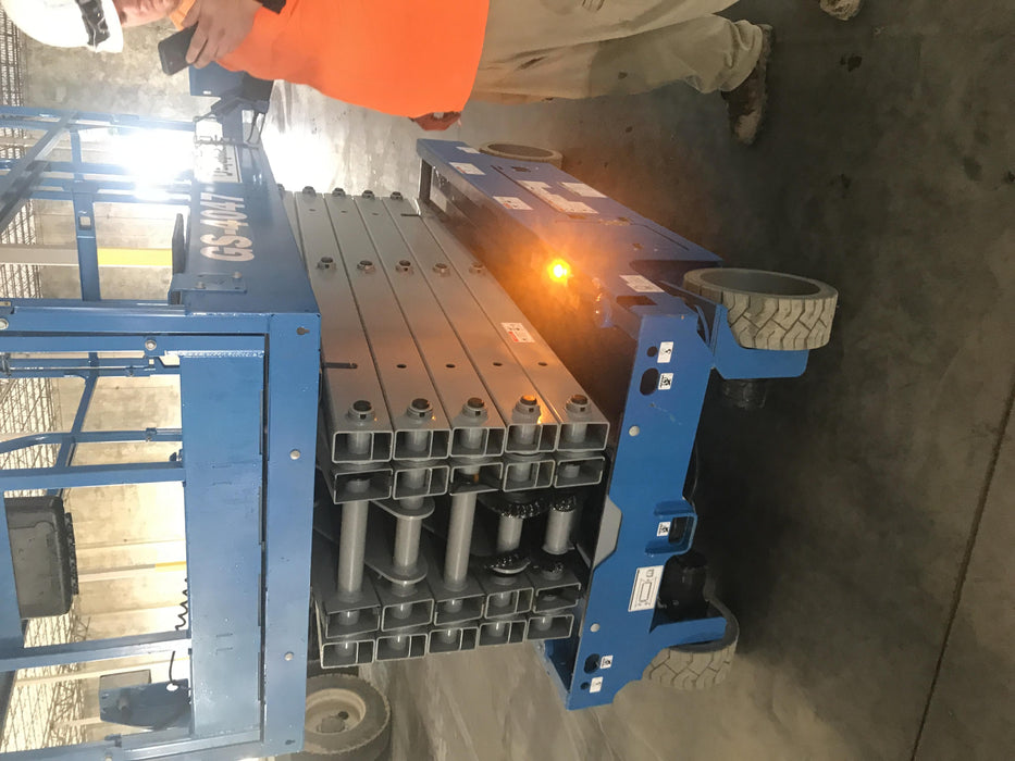 2019 Genie GS-4047 Folding rails with half height swing gate