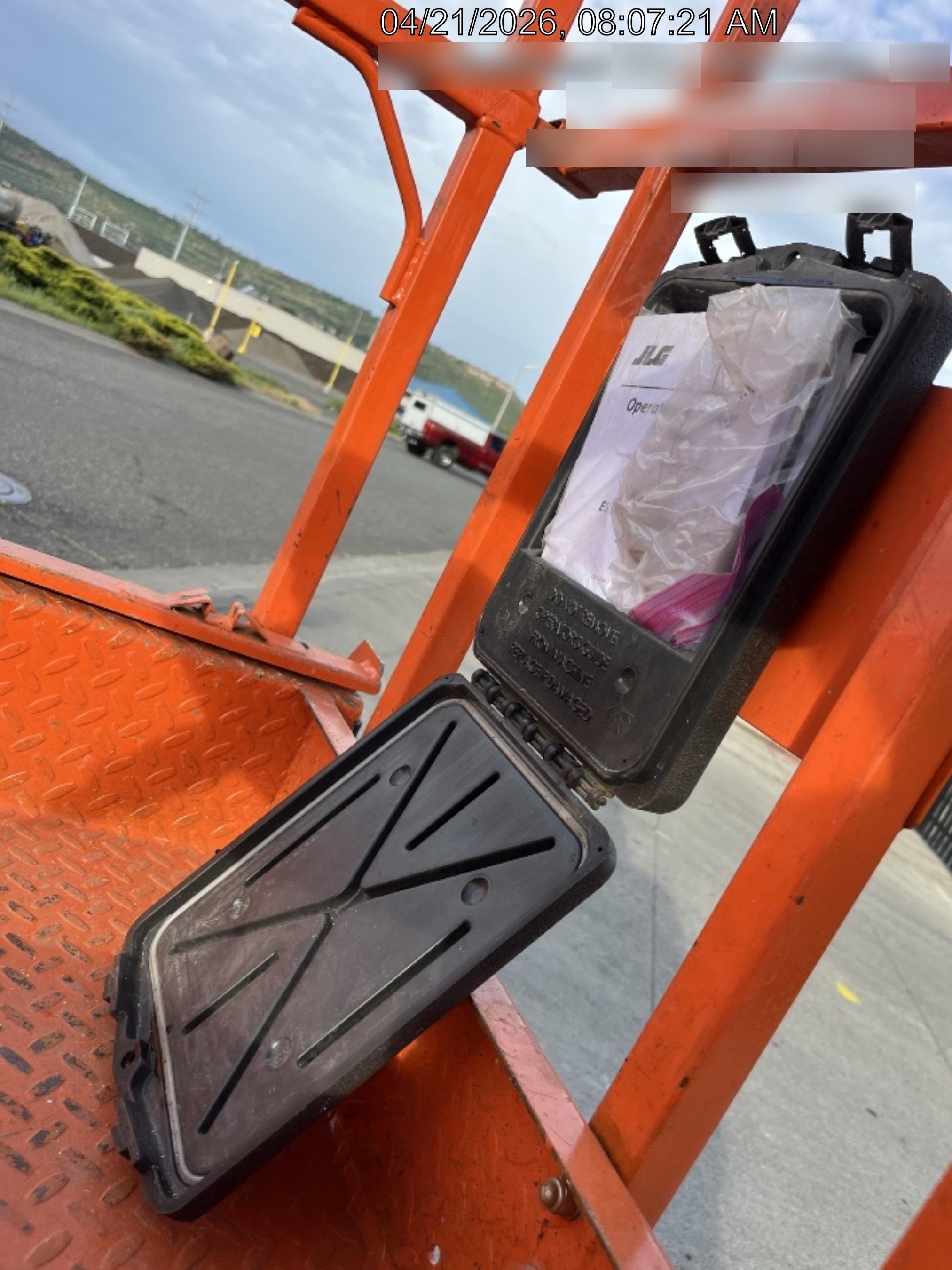 2022 JLG ES1330L