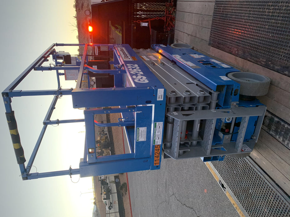 2020 Genie GS-2632 Solid NM Tires, Folding Rails with Half-Height Swing Gate, Beacon