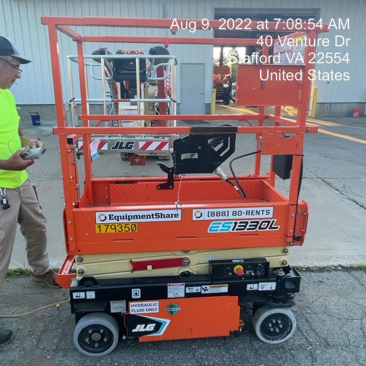 2021 JLG ES1330L