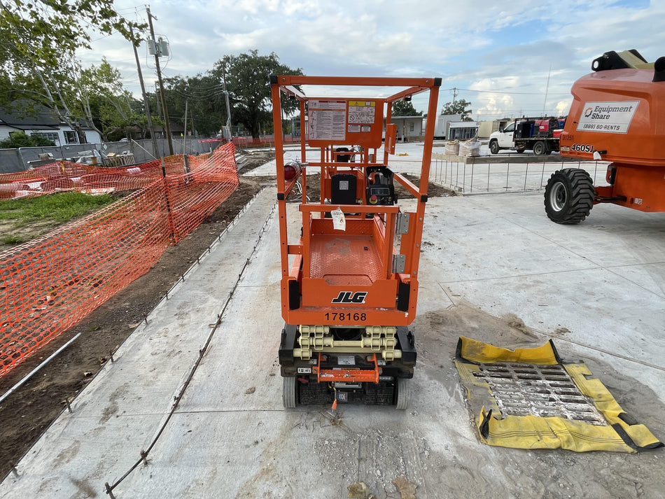 2021 JLG ES1330L