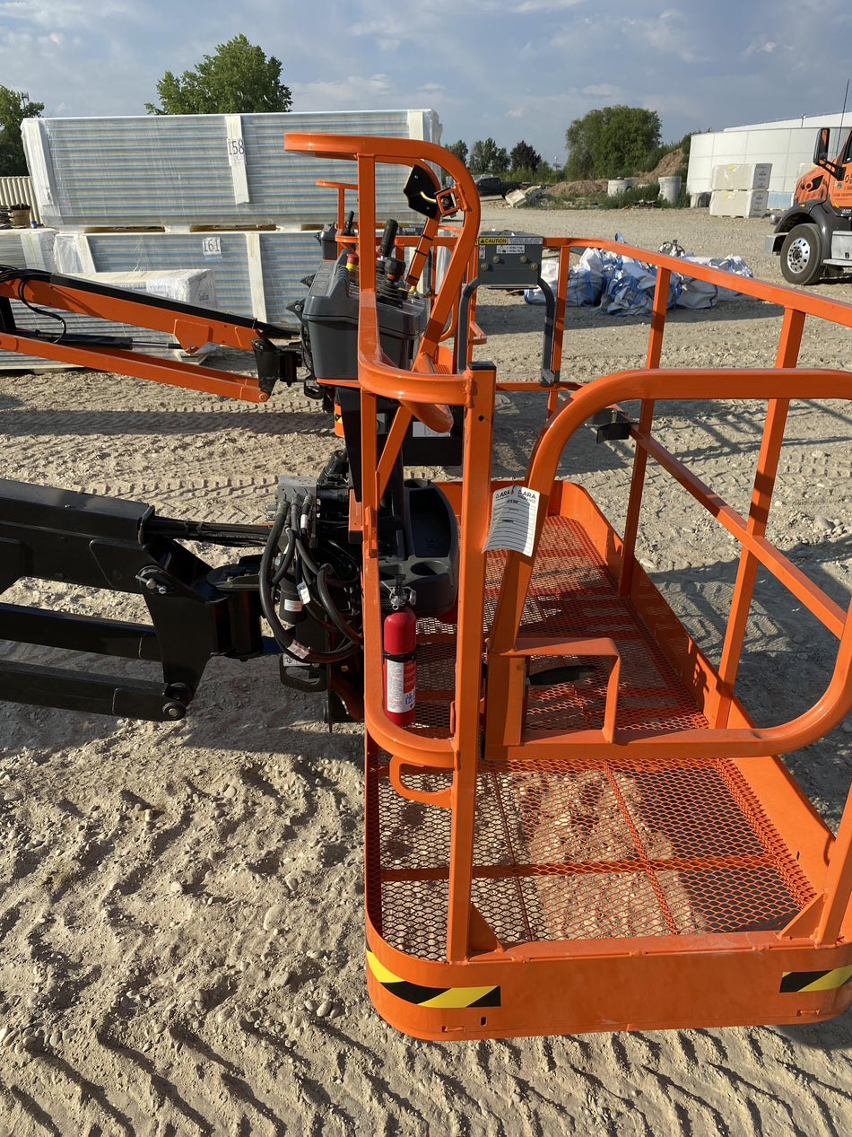 2023 JLG 660SJ