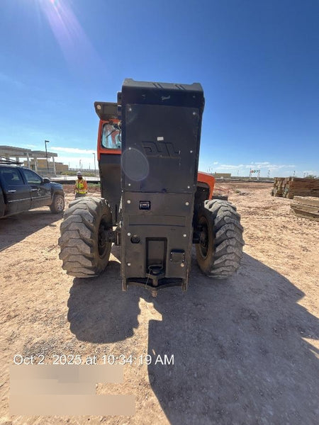 2021 JLG 1075