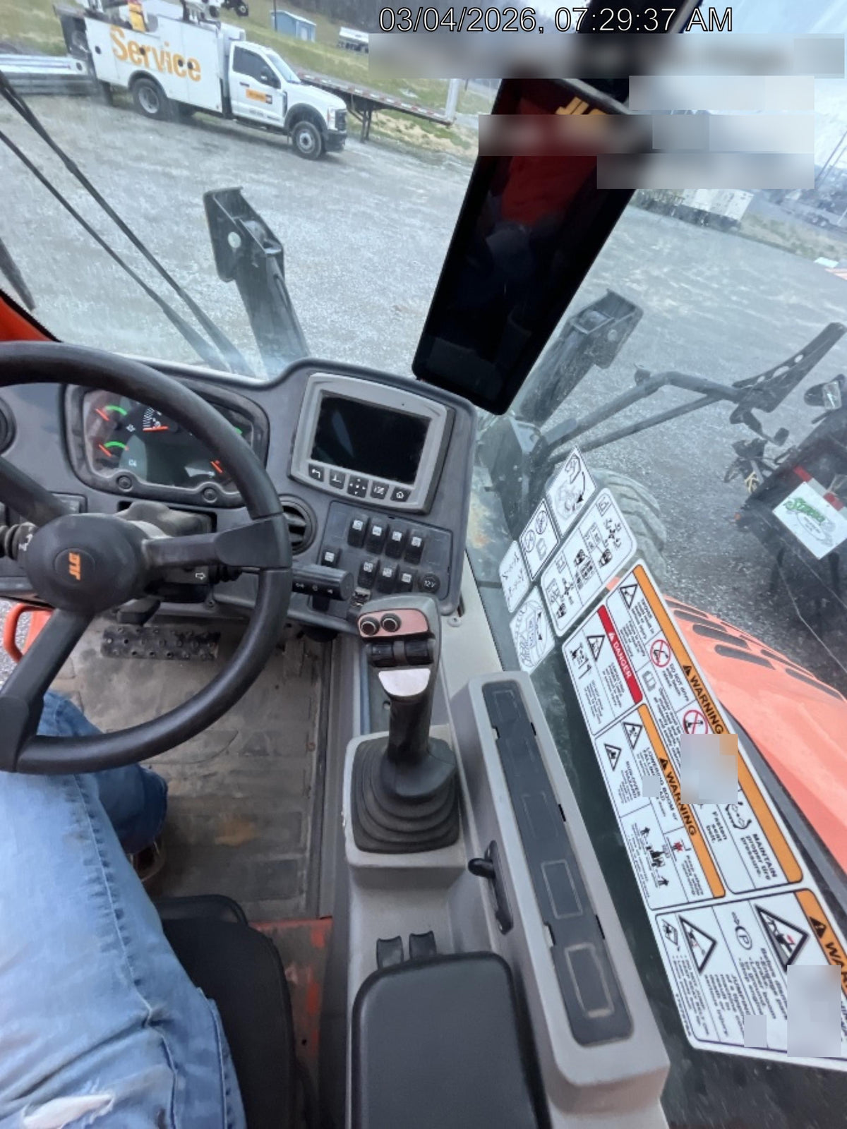 2022 JLG 1075