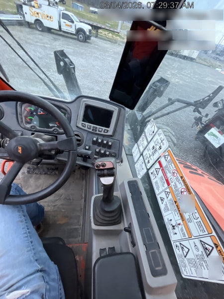 2022 JLG 1075