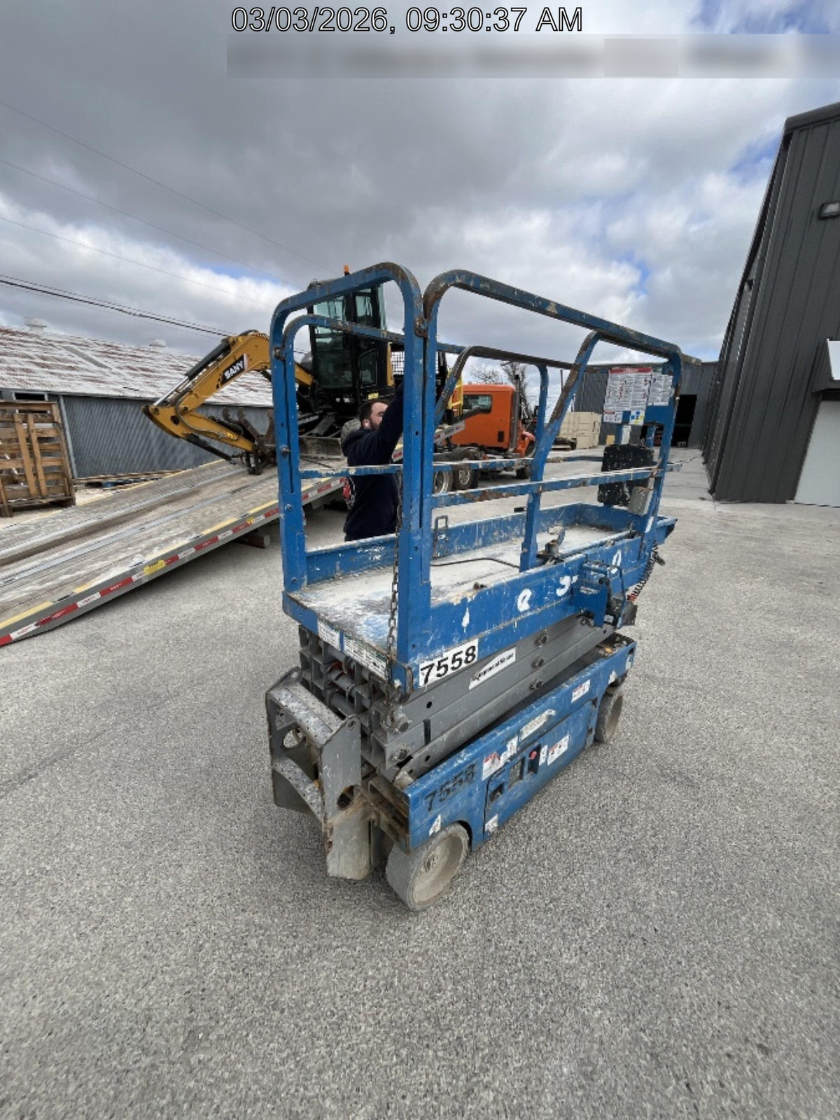 2017 Genie GS-1930 Genie GS-1930 Lift w/Fixed Rail and Chain Entry