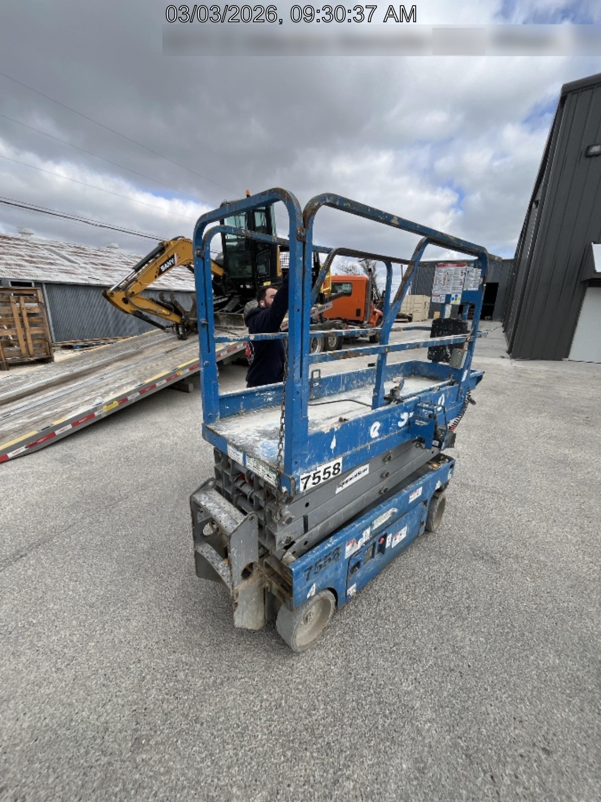 2017 Genie GS-1930 Genie GS-1930 Lift w/Fixed Rail and Chain Entry