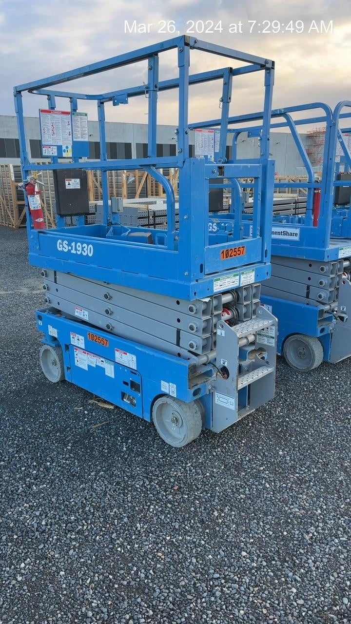 2020 Genie GS-1930 Solid Non Marking Tires, Beacon, Folding rails with half height swing gate, 800W Inverter