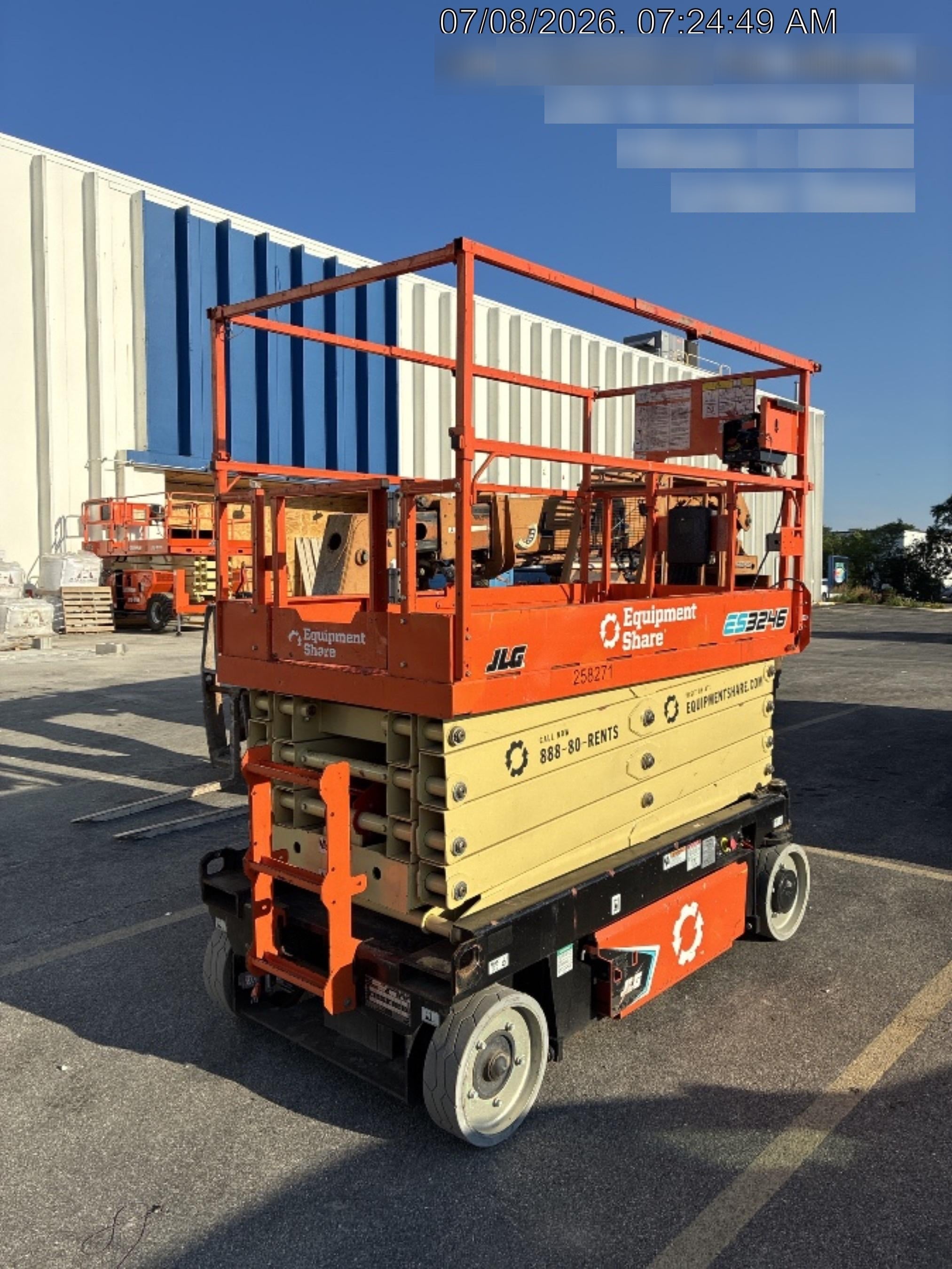 2022 JLG ES3246