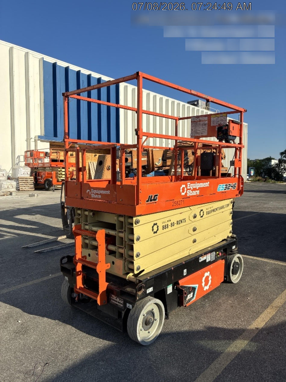 2022 JLG ES3246