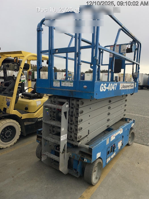 2019 Genie GS-4047 Folding rails with half height swing gate