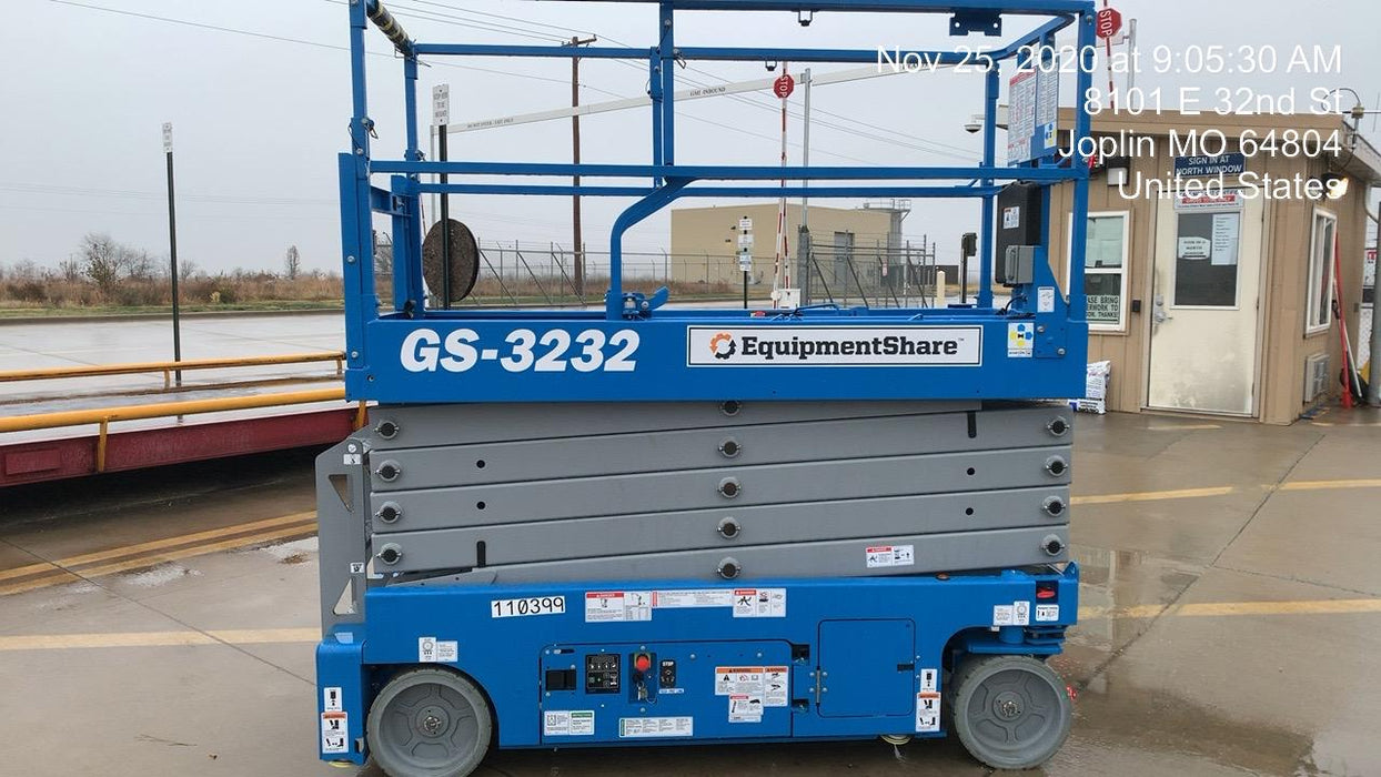 2020 Genie GS-3232 Standard, Folding half height swing gate, 800W Inverter