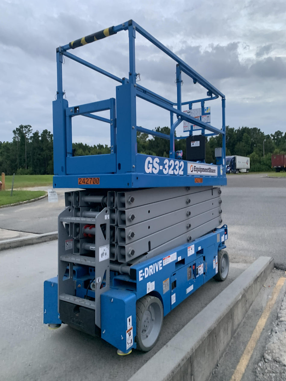 2022 GENIE GS-3232