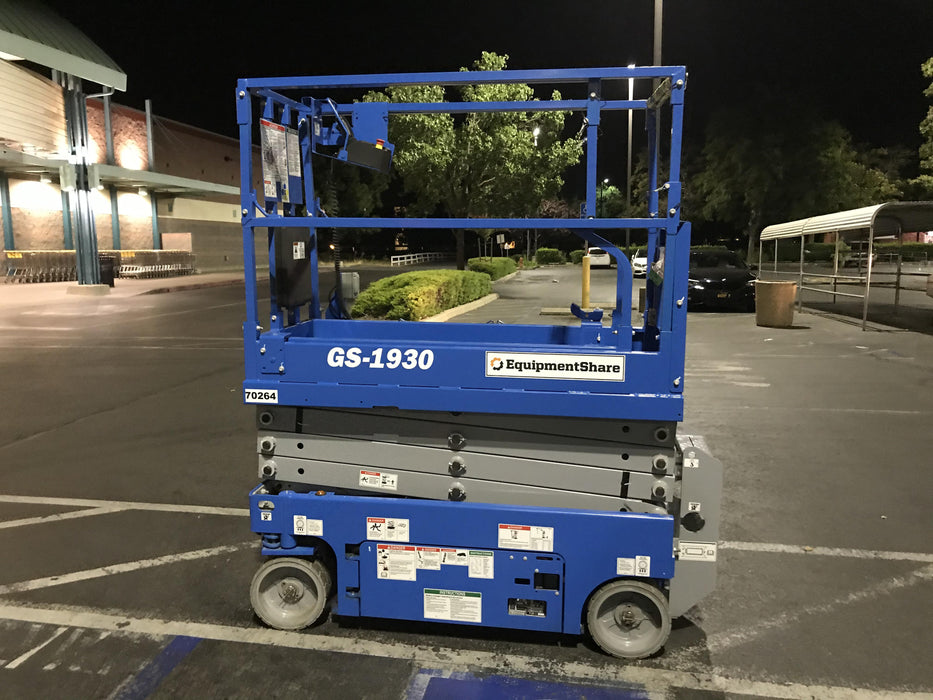 2020 Genie GS-1930 Solid Non Marking Tires, Beacon, Folding rails with half height swing gate, 800W Inverter