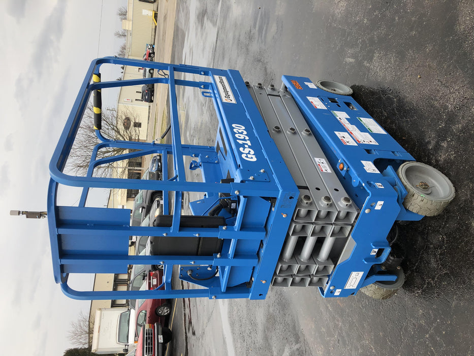 2019 Genie GS-1930 Fixed Rails with Chain Entry