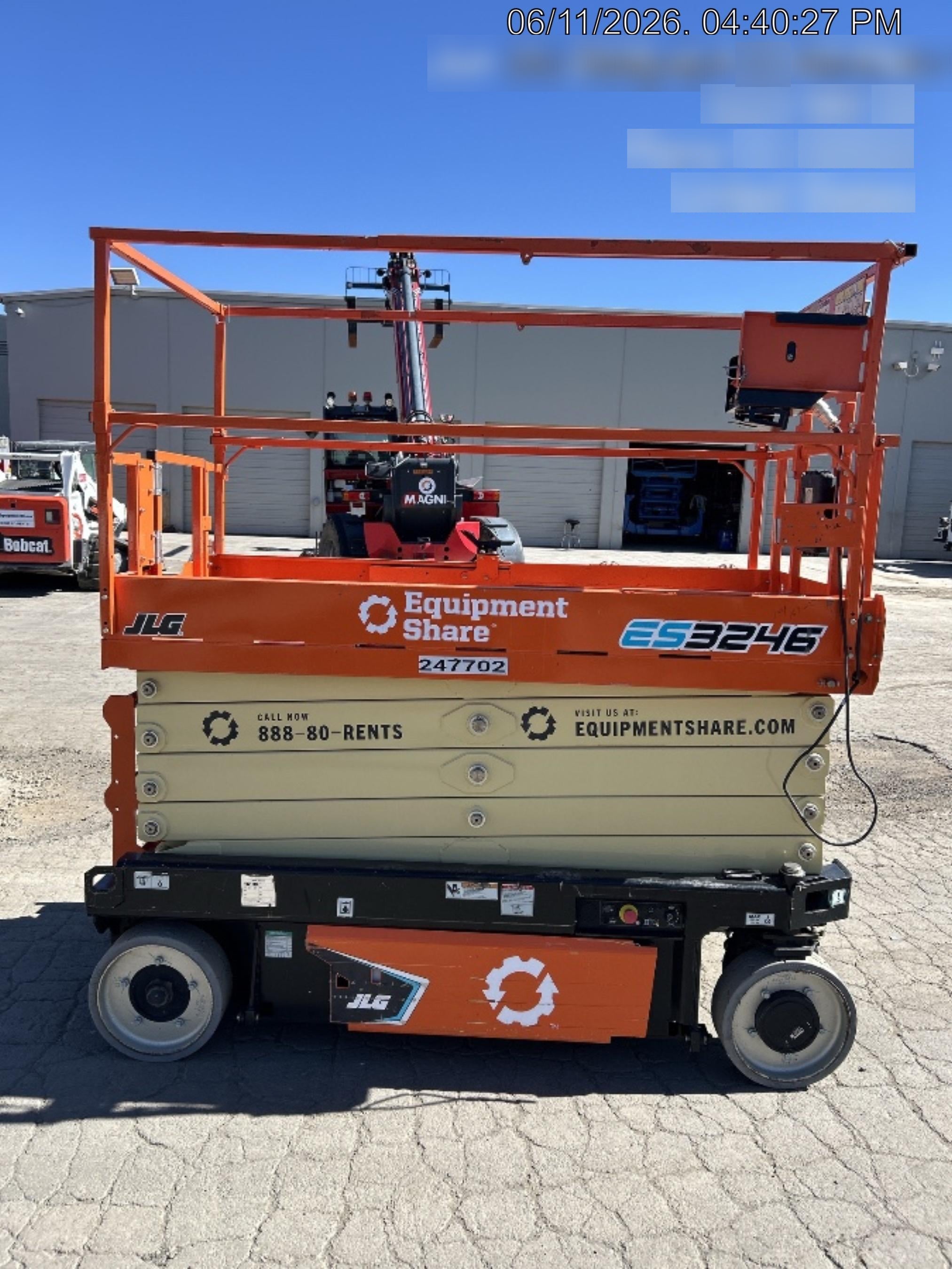 2022 JLG ES3246
