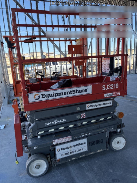 2021 JLG ES1932
